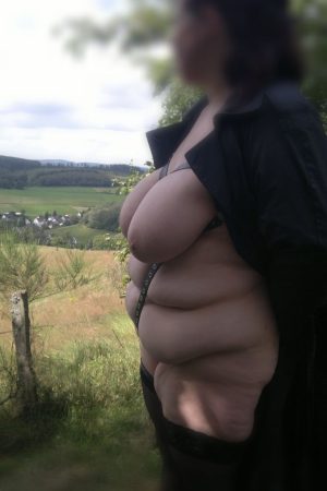 Femme ronde cherche complice bordelais pour mots coquins et jeux sensuels au téléphone Sophie - rencontre-Ronde-Bordeaux