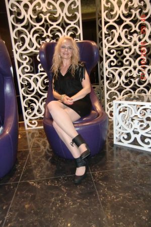 Besoin de remplacer une bonne soirée ratée Julie - rencontre-Cougar-Avignon