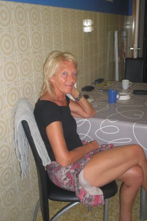Si t’aimes les gonzesses bien charcutées Mélanie - rencontre-Cougar-Montpellier