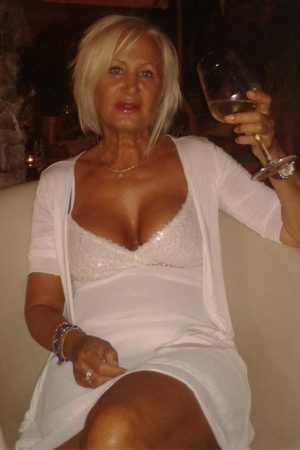 Nora - rencontre-Cougar-Fréjus